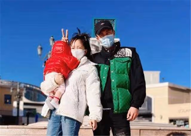 杜淳曬全家出遊照卻引來網友惡評,怒回:惡毒的女人沒好下場