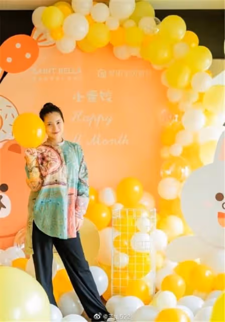 杜淳曬全家出遊照卻引來網友惡評,怒回:惡毒的女人沒好下場
