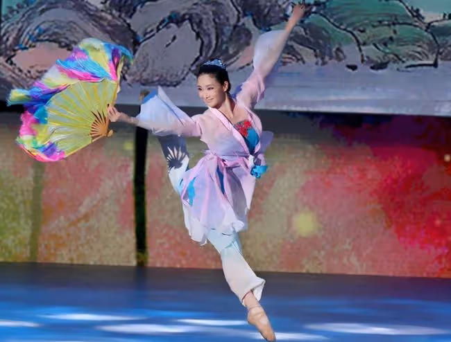 國家一級演員「王小蒙」，離開趙本山10年，如今37歲享譽世界