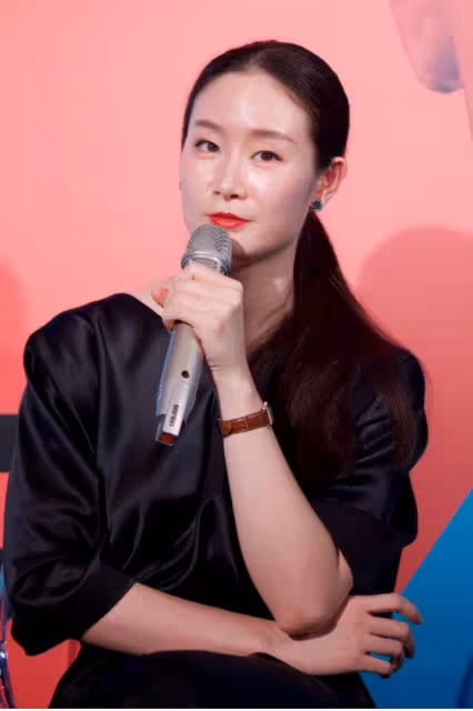 國家一級演員「王小蒙」，離開趙本山10年，如今37歲享譽世界