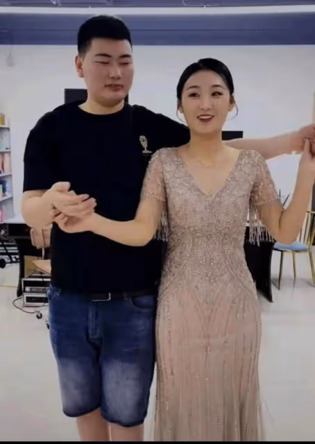 陳亞楠宣布與朱小偉解除婚約，這場婚姻的背後，透露著什麼？