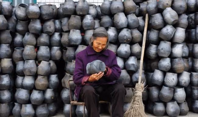 老婦三個兒子，又認了個義子，別人說他為錢來，她卻說：我知道呀
