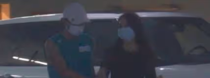 張繼科深夜現身機場，身後還有一神秘女子，兩人一路無交流很謹慎