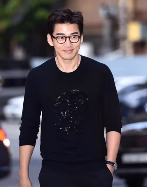 嫁給男神的不是女神，相愛不能廝守，終究成了年輕時的一場夢
