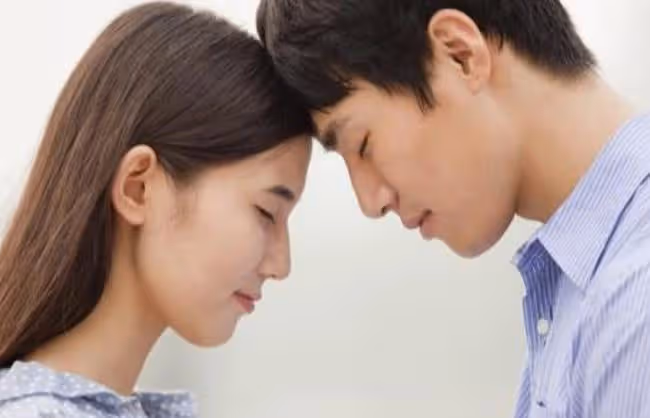 交往中，男人若是對你有三個「不雅」行為，是愛你至深的表現