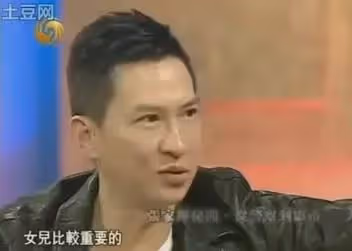 「挨打哥」張家輝:脫掉警服變「軟飯」男
