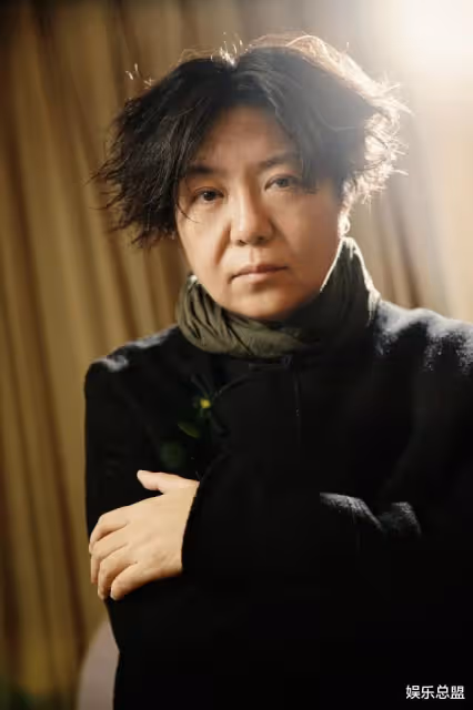 「冷艷女神」萬茜的起伏史和她生命中的兩個男人!
