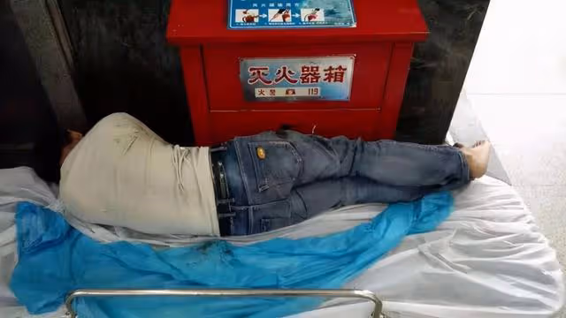 「變性人」李二毛:為愛變女人,被拍17年,41歲在出租屋悽慘離世