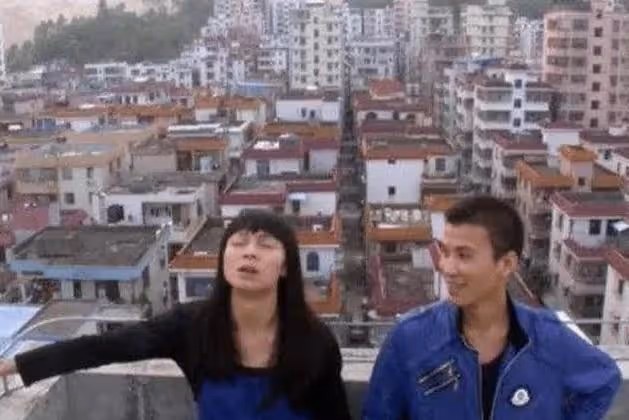 「變性人」李二毛:為愛變女人,被拍17年,41歲在出租屋悽慘離世