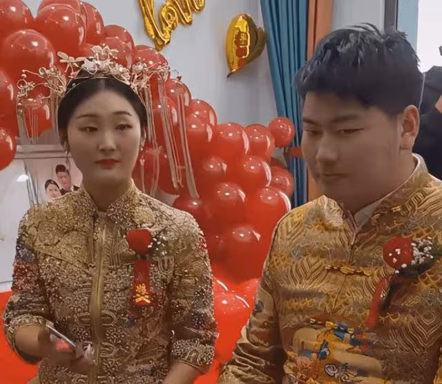 大衣哥靈魂七問,讓兒媳陳亞楠心涼,發文結束和小偉的婚姻