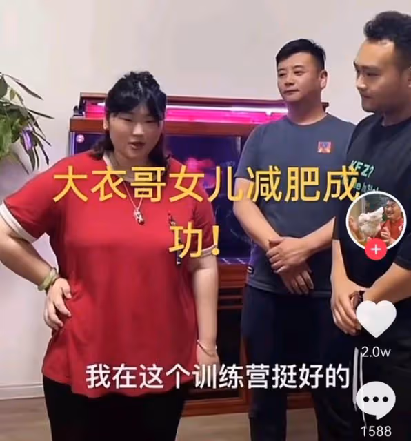 大衣哥靈魂七問，讓兒媳陳亞楠心涼，發文結束和小偉的婚姻