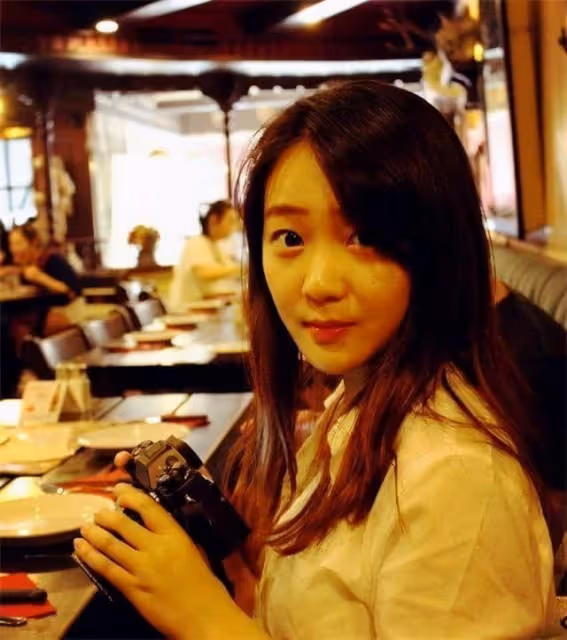 她憑《暖春》小花一角走紅，感動眾多觀眾，今23歲長得非常漂亮