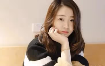 她憑《暖春》小花一角走紅，感動眾多觀眾，今23歲長得非常漂亮