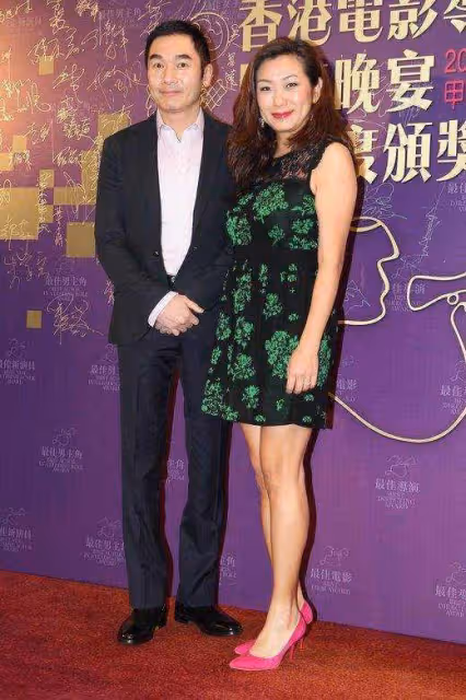49歲TVB前花旦陳妙瑛久違亮相，與同屆港姐聚會，穿搭成全場焦點