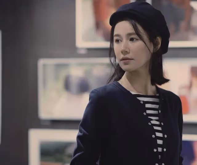 TVB女星陪丈夫來內地拍戲，全素顏出鏡，腮紅掉在地上撿起繼續用