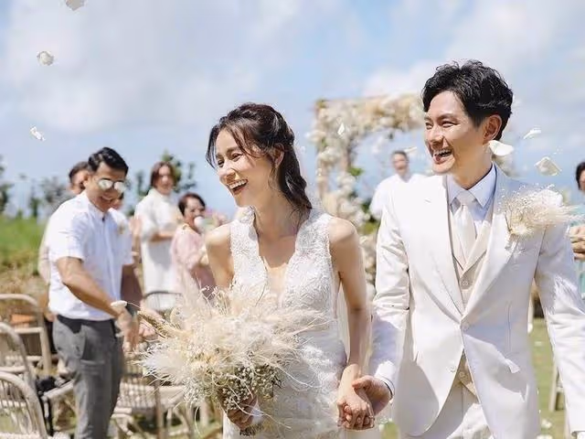 TVB女星陪丈夫來內地拍戲，全素顏出鏡，腮紅掉在地上撿起繼續用