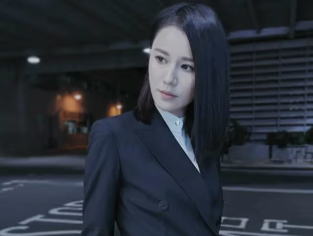 TVB女星陪丈夫來內地拍戲，全素顏出鏡，腮紅掉在地上撿起繼續用