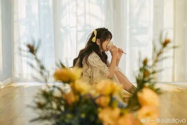 小團團停播後微博高強度更新,首次曬戴眼鏡全臉照後又刪除