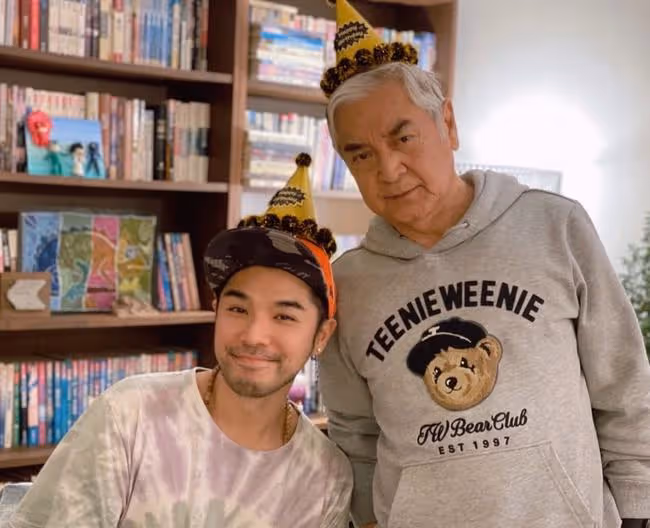 秦沛一家三口罕同框，76歲滿頭白髮精神好，與日本妻子已分離2年