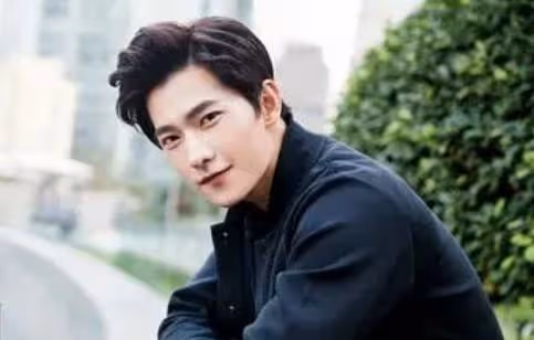 韓國三線男星李棟旭，登上國內一線周刊，「限H令」鬆動了