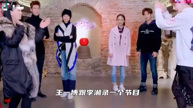難怪會離婚,李湘節目中親吻小鮮肉,當面給老公戴綠帽嚇壞袁詠儀