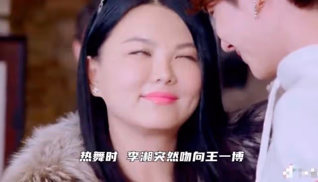 難怪會離婚,李湘節目中親吻小鮮肉,當面給老公戴綠帽嚇壞袁詠儀