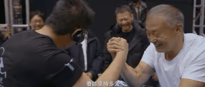 從截肢患癌到比肩姚明，還被吳京拍成電影，他是中國最牛的老頭？