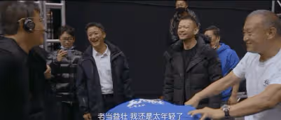 從截肢患癌到比肩姚明，還被吳京拍成電影，他是中國最牛的老頭？
