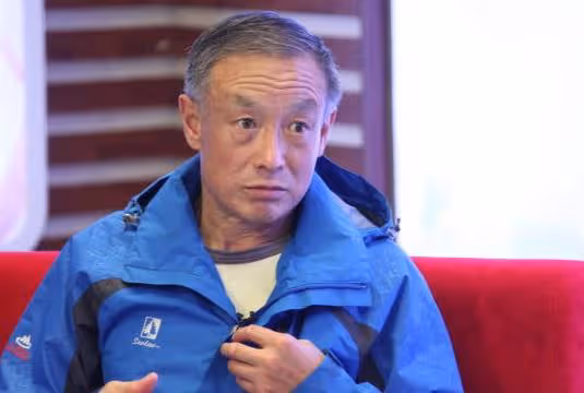 從截肢患癌到比肩姚明，還被吳京拍成電影，他是中國最牛的老頭？