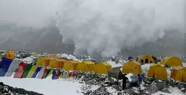 從截肢患癌到比肩姚明，還被吳京拍成電影，他是中國最牛的老頭？
