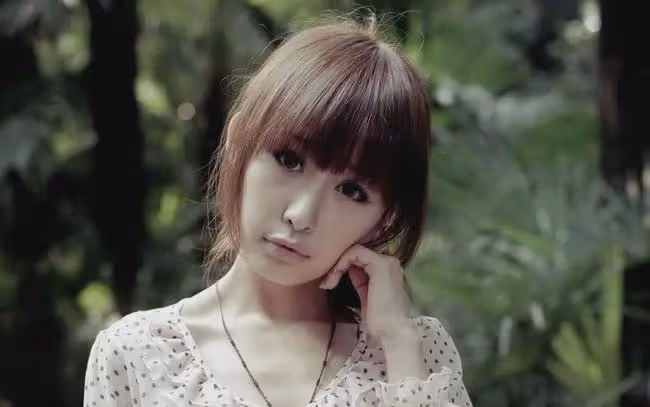 我照顧姥姥10年，她臨終前讓我砸碎花盆，裡面的東西把我嚇壞了