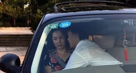 扒叔大爆料:陳小春應采兒夫妻的料?阿嬌被資本pua?舔狗富二代全家出事?