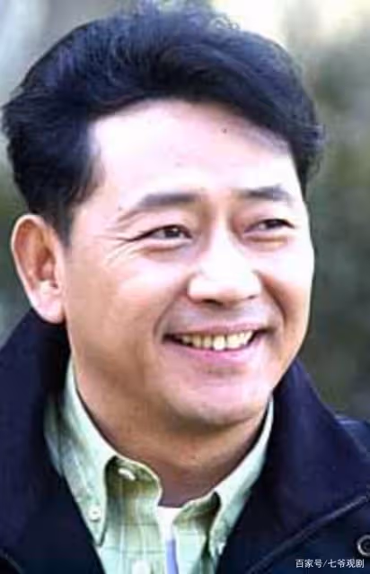 總比男主角深情，《青春的陷阱》沈銀河息影多年，61歲的他還在演