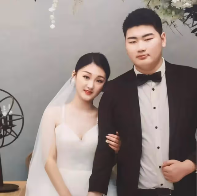 官宣離婚：以弱者的姿態博得同情與關注，大衣哥兒媳打了一手好牌