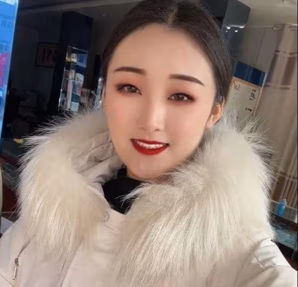官宣離婚：以弱者的姿態博得同情與關注，大衣哥兒媳打了一手好牌