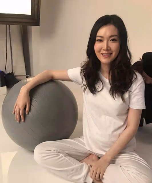 上億身家港姐商場挑特價鞋，從TVB出走四年，轉型做KOL月入百萬