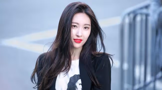 她有著亞洲第一美腿的頭銜，身高只有166cm，腿長就有120cm