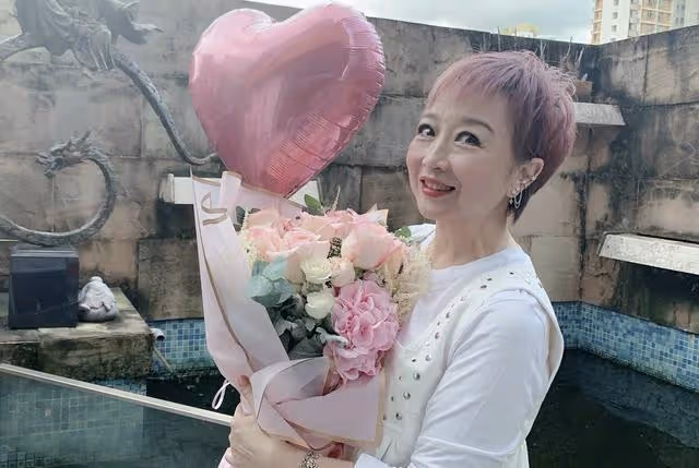陳百祥71歲生日獲愛妻慶祝，結婚42年堅持丁克，過億財產無人繼承