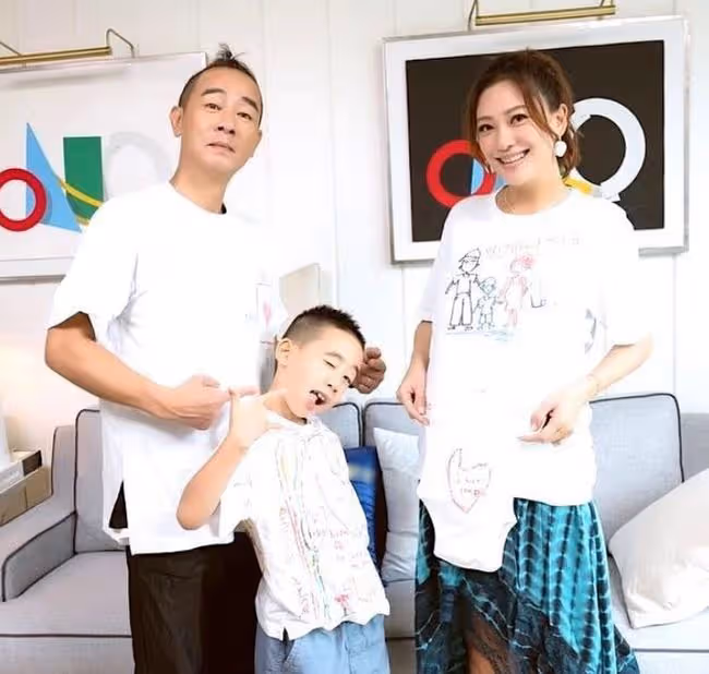 楊千嬅被曝全家移居內地，9歲兒子讀頂級學校，老公約劉嘉玲跑步