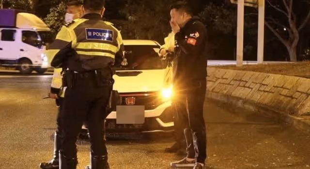 突發！著名已故港星25歲孫子發生車禍離世，被救出時滿臉是血