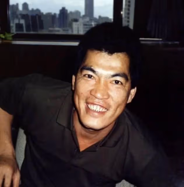 突發！著名已故港星25歲孫子發生車禍離世，被救出時滿臉是血