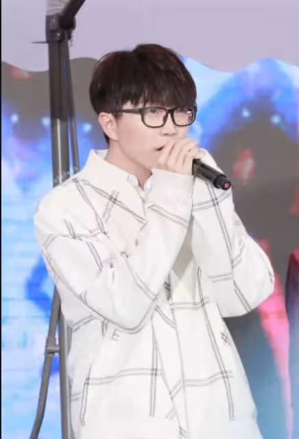 堪比周杰倫的"歌王"華晨宇:貶低毛不易,與薛之謙掐架,他到底憑啥