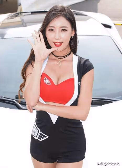 展會上的韓國模特受關注程度非常高 每一幀都是理由