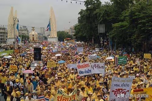 韓國女團未出道就被抵制：父親在泰國搞獨裁，女兒在民主國家追夢