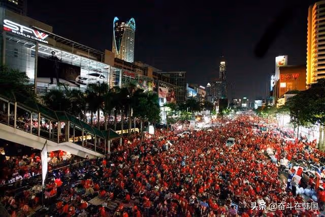 韓國女團未出道就被抵制：父親在泰國搞獨裁，女兒在民主國家追夢
