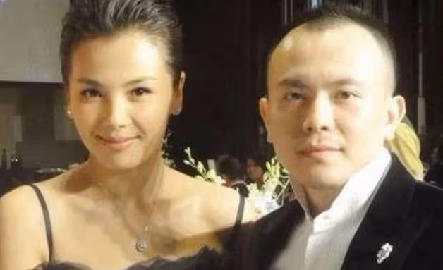 原創嫁給「敗家子」的5位女星，第2位為夫還債4億，第5位復出遭抵制