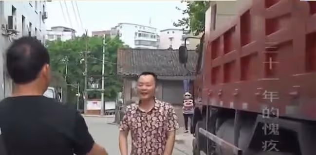3歲被拐賣至山東，31後親人聚首，他已是公司老總！