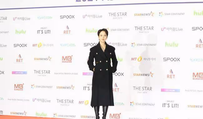宋智孝頂極短髮走AAA紅毯帥爆！韓韶禧辣翻、文佳煐再現女神降臨