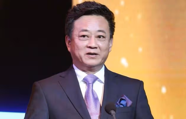朱軍再次傳來喜訊，被迫消失3年終重返央視，或將主持2022年春晚