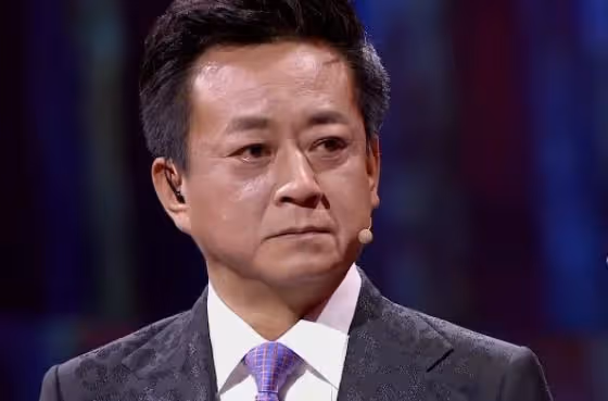 朱軍再次傳來喜訊，被迫消失3年終重返央視，或將主持2022年春晚